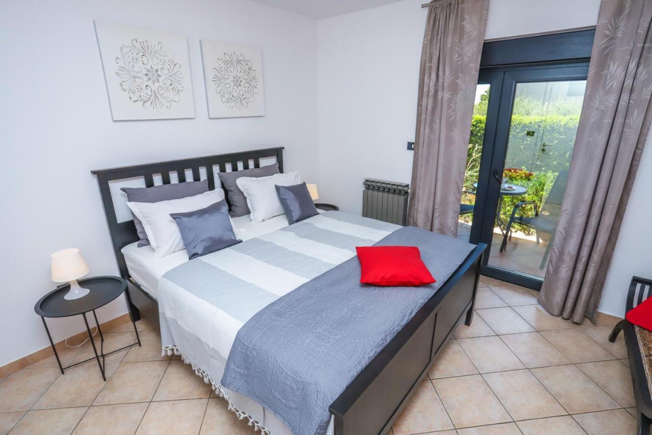 Apartments Villa Irena Porec Esterno foto
